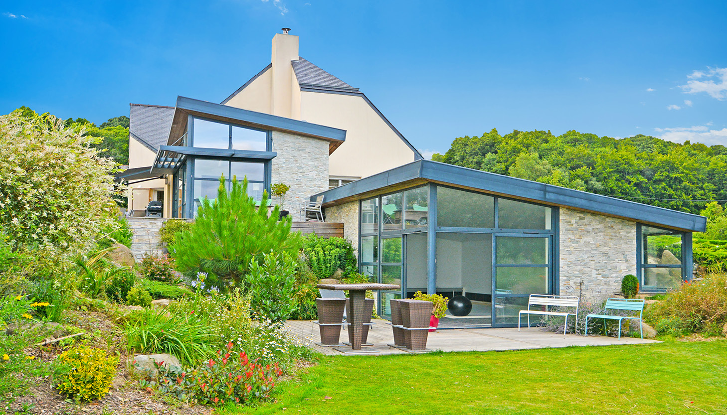 Extension de maison avec un toit pente