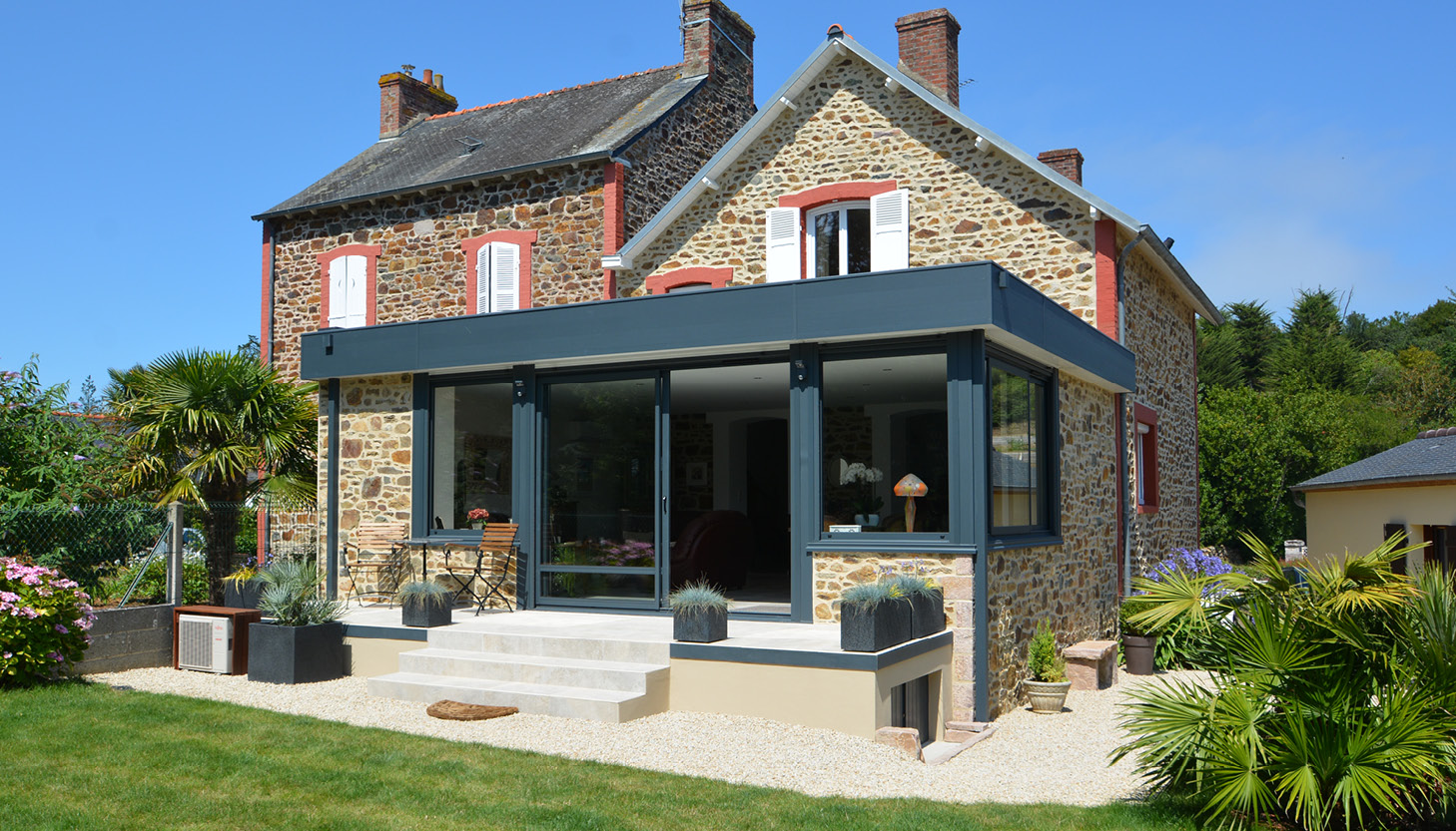 Extension de maison avec un toit plat